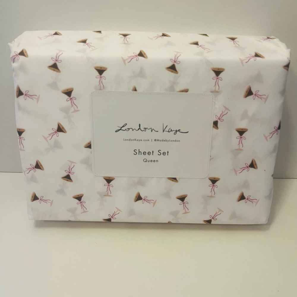 London Kaye Cafe Espresso Martini Glasses with Bows Queen Size White Sheet Set